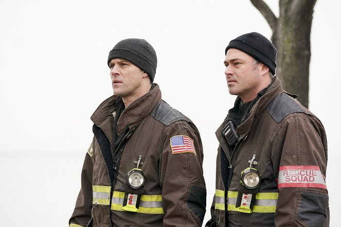 Chicago Fire - Správná věc - Z filmu - Jesse Spencer, Taylor Kinney