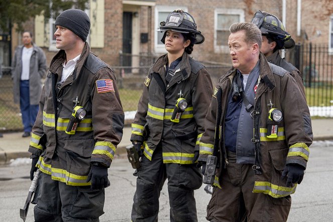 Chicago Fire - Chyba v něm - Z filmu - Jesse Spencer, Miranda Rae Mayo, Christian Stolte
