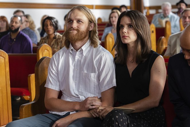 Lodge 49 - Corpus - Z filmu - Wyatt Russell, Sonya Cassidy