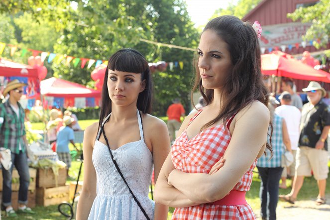 Dívka odjinud - There's Bo Place Like Home - Z filmu - Ksenia Solo, Anna Silk