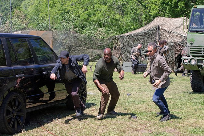 Námořní vyšetřovací služba: New Orleans - Řeka Styx - část první - Z filmu - Lucas Black, Derek Webster, Scott Bakula