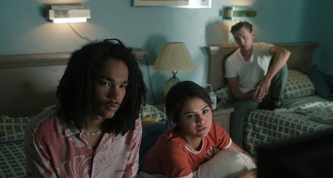 Mrtví neumírají - Z filmu - Luka Sabbat, Selena Gomez, Austin Butler