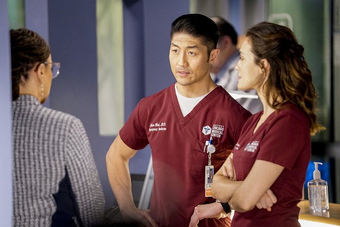 Nemocnice Chicago Med - More Harm Than Good - Z filmu - Brian Tee, Torrey DeVitto