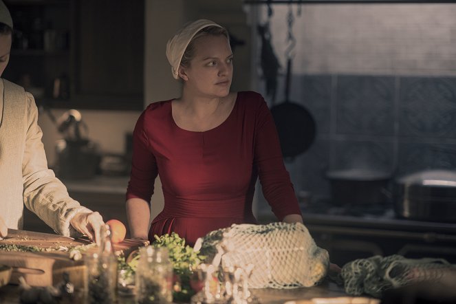 Příběh služebnice - Na stráži - Z filmu - Elisabeth Moss