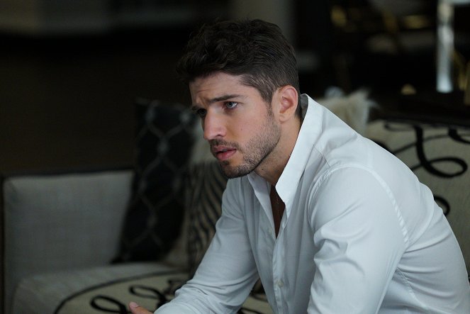 Grand Hotel - You've Got Blackmail - Z filmu - Bryan Craig