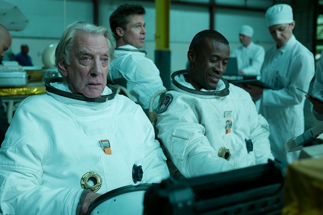 Ad Astra - Z filmu - Donald Sutherland, Sean Blakemore