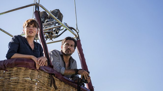 Hooten a Lady: Lovci pokladů - Klenot Čintámani - Z filmu - Ophelia Lovibond, Michael Landes