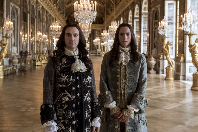 Versailles - Dědictví - Z filmu - George Blagden, Alexander Vlahos