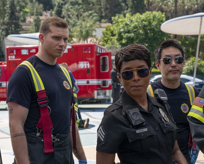 Záchranáři L. A. - Společnými silami - Z filmu - Oliver Stark, Angela Bassett, Kenneth Choi