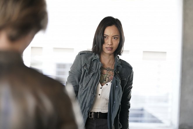 MacGyver - Seeds + Permafrost + Feather - Z filmu - Levy Tran