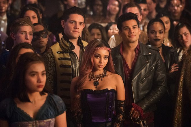 Riverdale - Kapitola 55: „Ples“ - Z filmu - Casey Cott, Vanessa Morgan, Drew Ray Tanner, Bernadette Beck