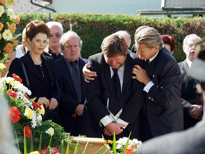 4 ženy a pohřeb - Zugeschüttet - Z filmu - Brigitte Jaufenthaler, Georges Kern