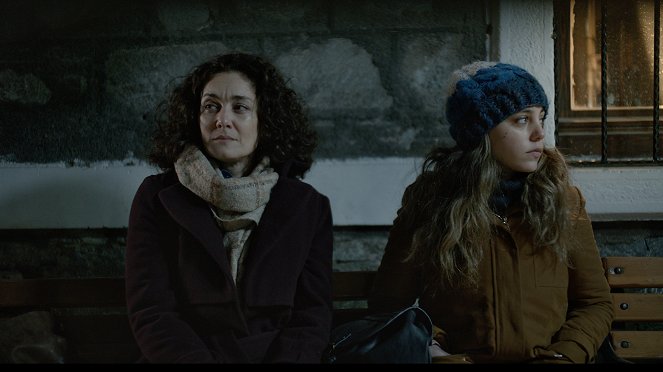 Skutečná pomoc - Z filmu - Başak Köklükaya, Öykü Karayel