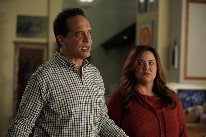 American Housewife - The Bromance Before Christmas - Photos - Diedrich Bader, Katy Mixon