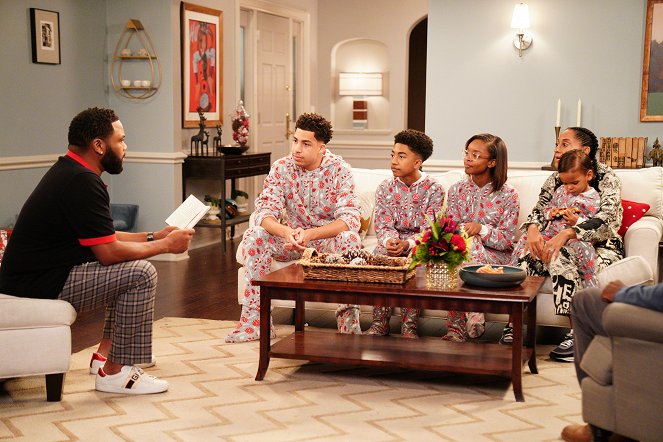 Black-ish - Father Christmas - Z filmu - Anthony Anderson, Marcus Scribner, Miles Brown, Marsai Martin, Tracee Ellis Ross