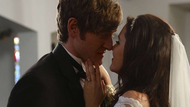 Lucas Neff, Shannon Woodward