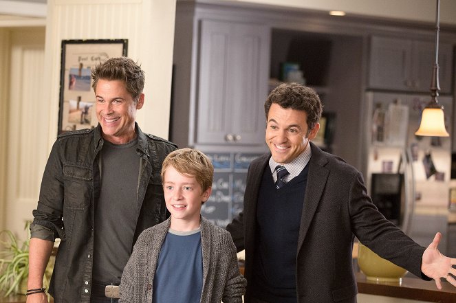 The Grinder - Dedicating This One to the Crew - Z filmu - Rob Lowe, Connor Kalopsis, Fred Savage