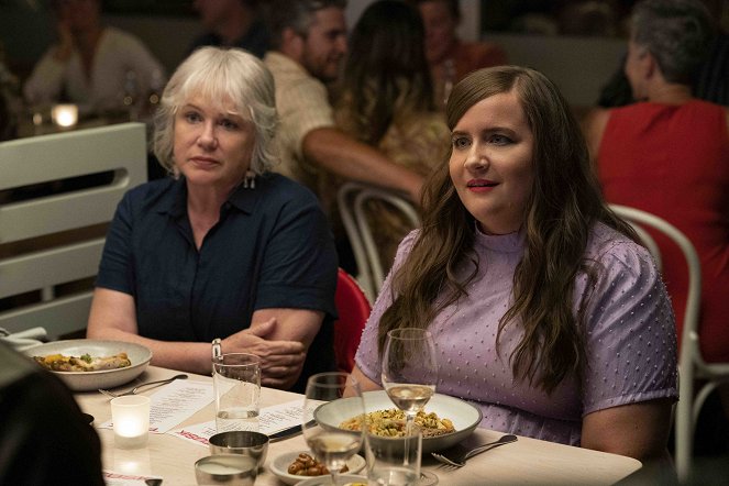 Shrill - Freak - Z filmu - Julia Sweeney, Aidy Bryant