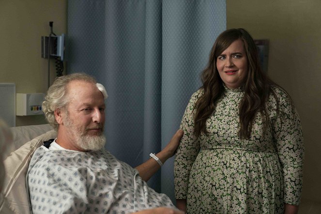 Shrill - HR - Z filmu - Daniel Stern, Aidy Bryant