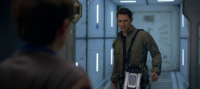 Lost in Space - Shell Game - Photos - JJ Feild