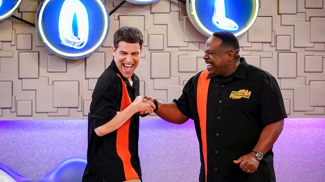 Sousedství - Welcome to Bowling - Z filmu - Max Greenfield, Cedric the Entertainer