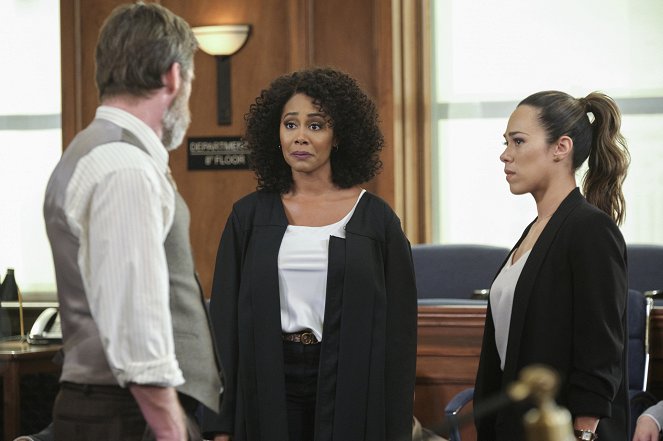 Simone Missick, Jessica Camacho