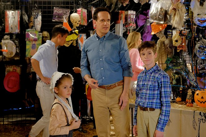 Julia Butters, Diedrich Bader, Daniel DiMaggio