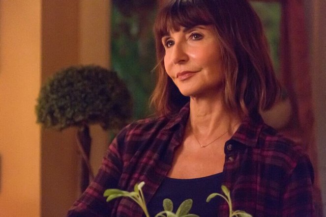 Zoey's Extraordinary Playlist - Zoey's Extraordinary Boss - Z filmu - Mary Steenburgen