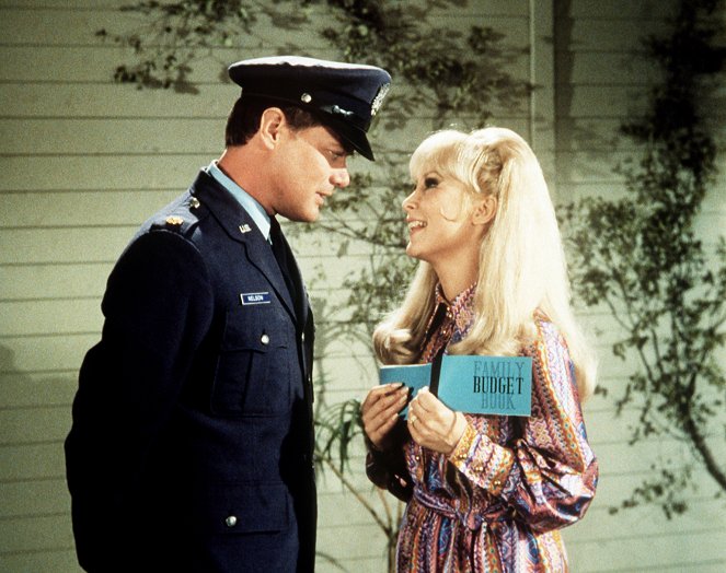 I Dream of Jeannie - Never Put a Genie on a Budget - Z filmu - Larry Hagman, Barbara Eden