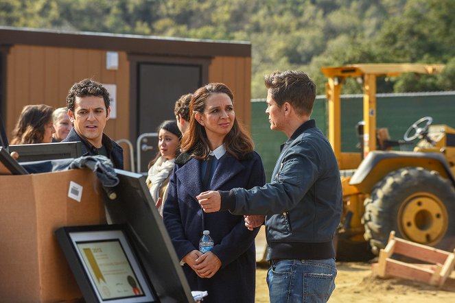 The Grinder - The Ties That Grind - Z filmu - Fred Savage, Maya Rudolph, Rob Lowe