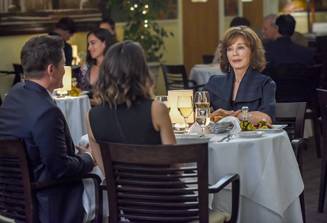 The Grinder - For the People - Z filmu - Anne Archer