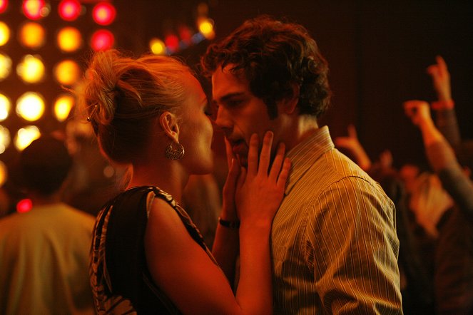 Chuck - Pilot - Z filmu - Yvonne Strahovski, Zachary Levi