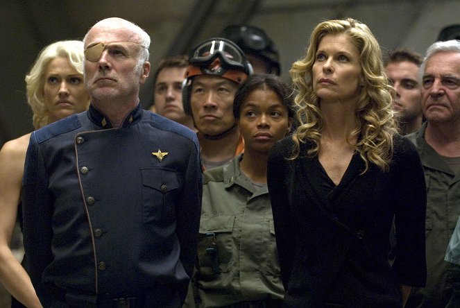 Battlestar Galactica - Rozbřesk, 1. část - Z filmu - Michael Hogan, Kate Vernon