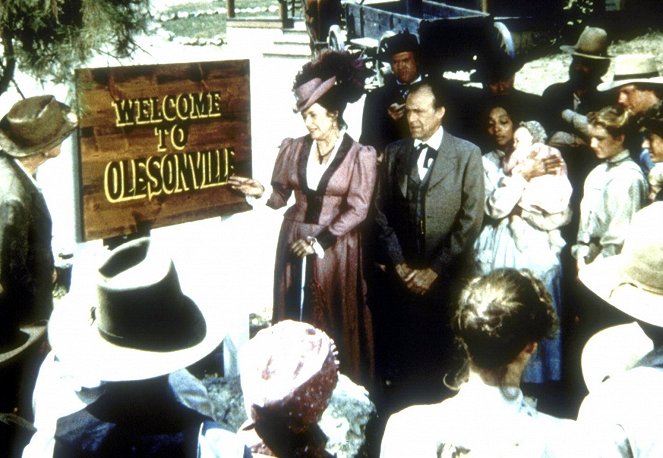 Domeček na prérii - A New Beginning - Welcome to Olesonville - Z filmu - Katherine MacGregor, Richard Bull