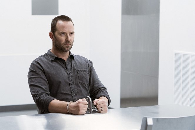 Mrtvý bod - Brass Tacks - Z filmu - Sullivan Stapleton