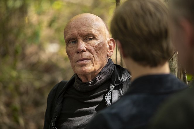 MacGyver - Father + Son + Father + Matriarch - Z filmu - Peter Weller