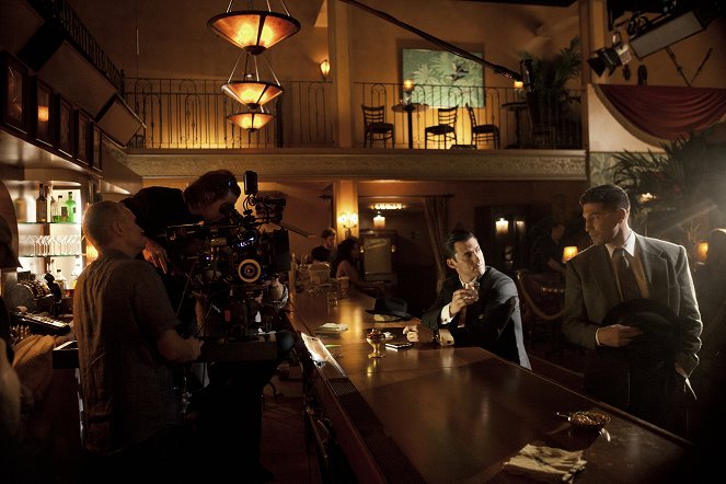 Mob City - A Guy Walks Into a Bar - Z natáčení - Milo Ventimiglia, Jon Bernthal