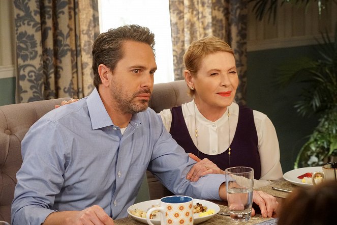 Thomas Sadoski, Dianne Wiest