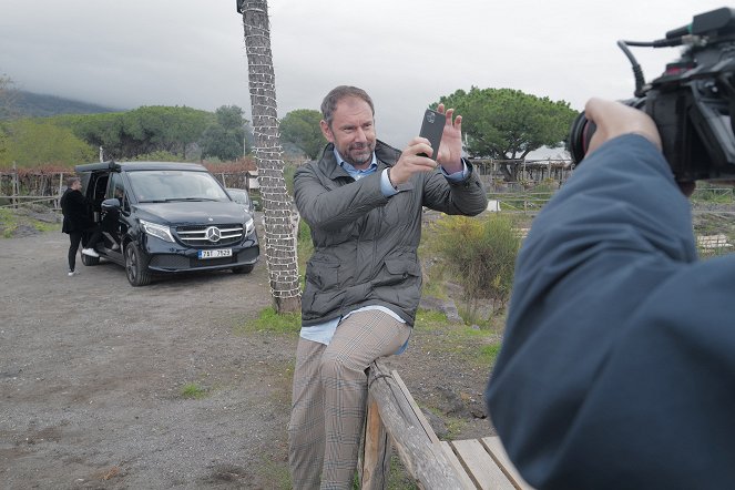 Manu a Matěj na cestě z Říma na ostrov Capri - Neapol – Nudle a ragú - Z filmu - Emanuele Ridi