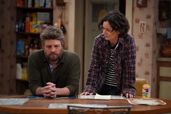 The Conners - A Cold Mom, a Brother Daddy and a Prison Baby - Z filmu - Jay R. Ferguson, Sara Gilbert