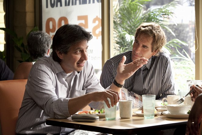 Men of a Certain Age - If I Could, I Surely Would - Z filmu - Ray Romano, Scott Bakula