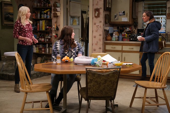 The Conners - A Stomach Ache, a Heartbreak and a Grave Mistake - Z filmu - Alicia Goranson, Emma Kenney, Laurie Metcalf