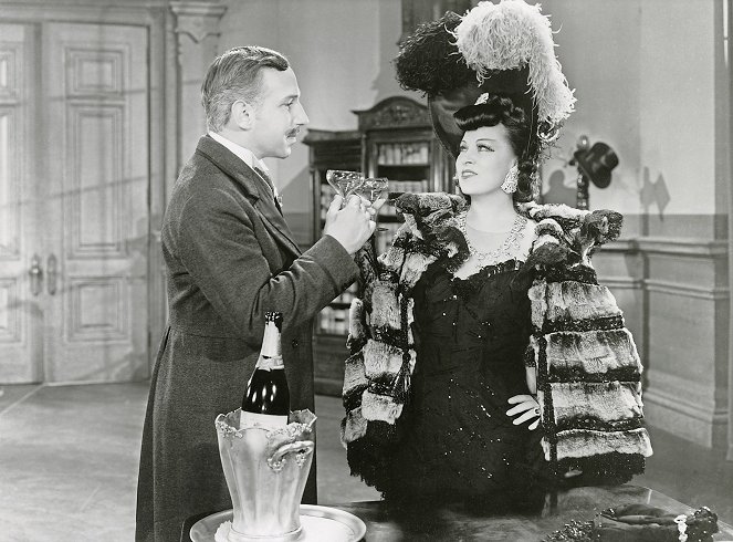 Lloyd Nolan, Mae West