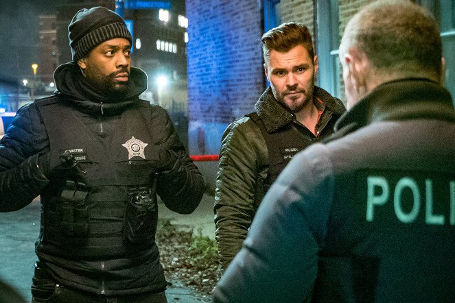 Policie Chicago - Série 8 - Equal Justice - Z filmu - Laroyce Hawkins, Patrick John Flueger
