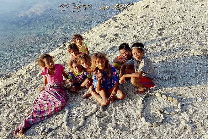 À la rencontre des peuples des mers - Timor : Les Wawatas Topu – Le clan des femmes plongeuses - Z filmu