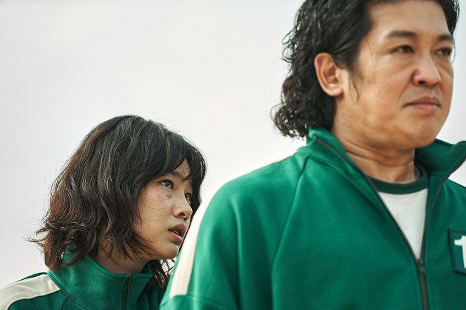 Hra na oliheň - Červená, zelená - Z filmu - Jung Hoyeon, Sung-tae Heo