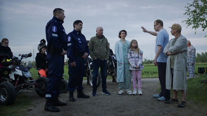 Luottomies - Mopojengi - Z filmu - Rauno Ahonen, Maria Ylipää, Antti Luusuaniemi, Kari Ketonen