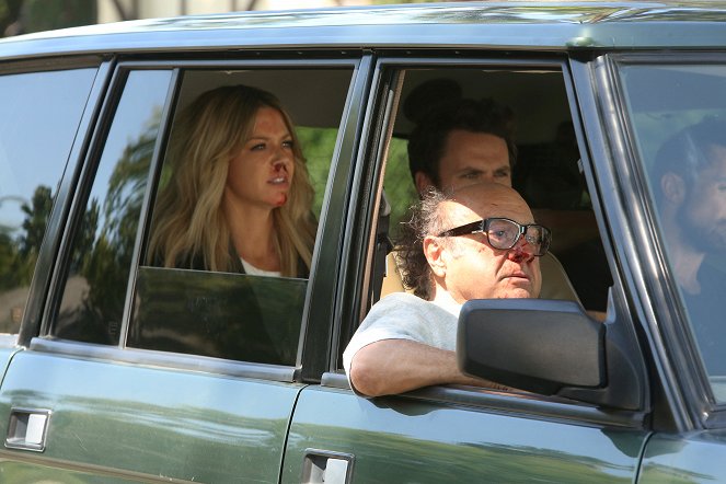 It's Always Sunny in Philadelphia - Parta si pořídí nové auto - Z filmu - Kaitlin Olson, Danny DeVito