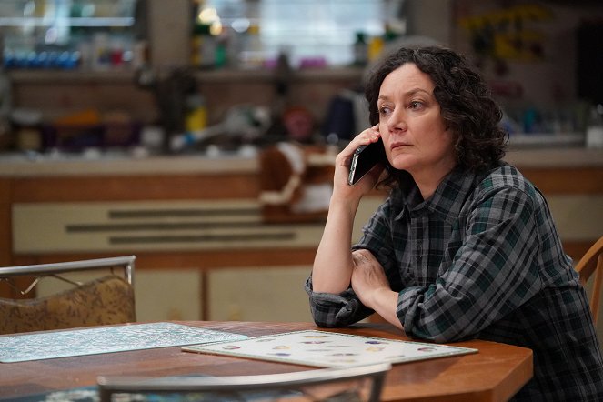 The Conners - Three Exes, Role Playing and a Waterbed - Z filmu - Sara Gilbert