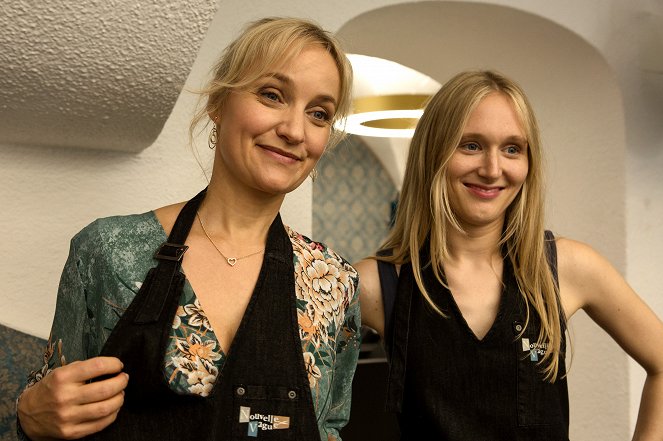 Jeanny - Das 5. Mädchen - Z filmu - Eva Herzig, Theresa Riess